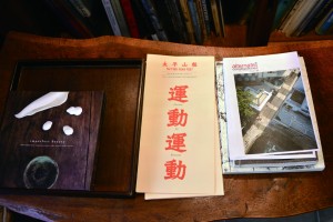 Copies of Tai Ping Shan Post are delivered to cafes for customers to pick up