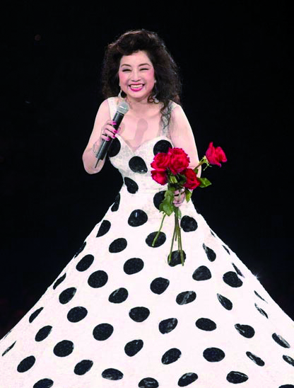 Paula Tsui in concert wearing her iconic dress