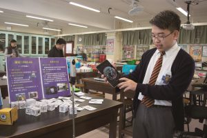 A Form Five student from S.K.H. Kei Hau Secondary School demonstrates AR technology.